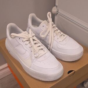 Nike Air Force 1 White Low-Top Leather Sneakers W9